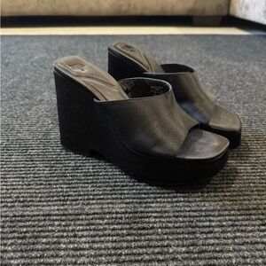 Zara Black Wedge Sandals with Open-Toe Design
